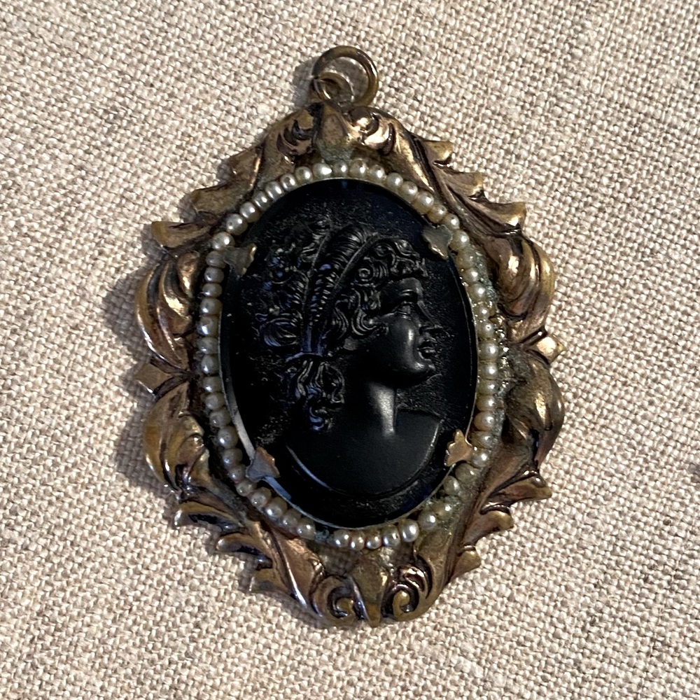 CAMEO Black and Gold Costume Pendant
